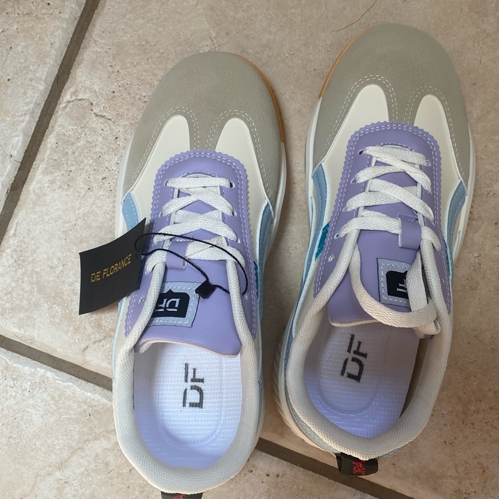 NWT De Florance sneaker